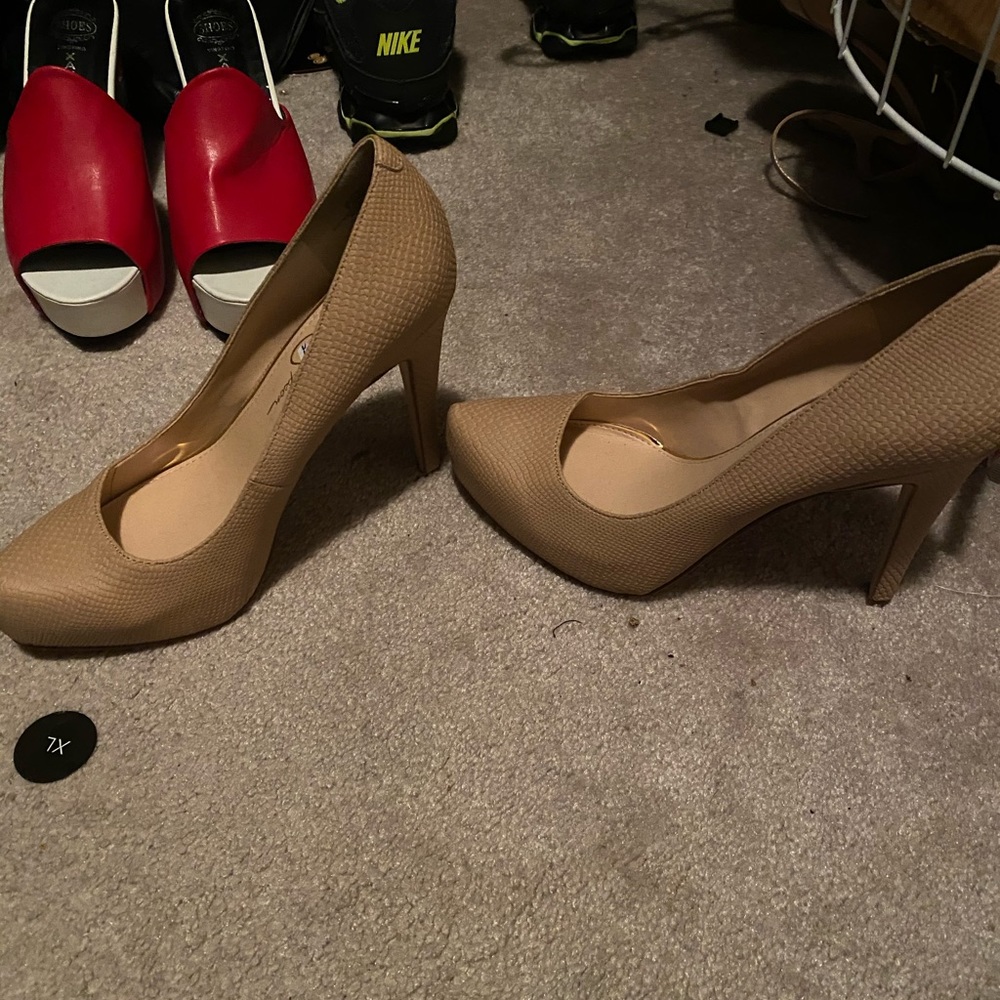 Heels - Picture 2 of 8